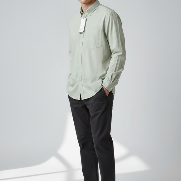 Goodfellow & Co Men's Light Green Button Down Shirt​ - Picture 2 of 2